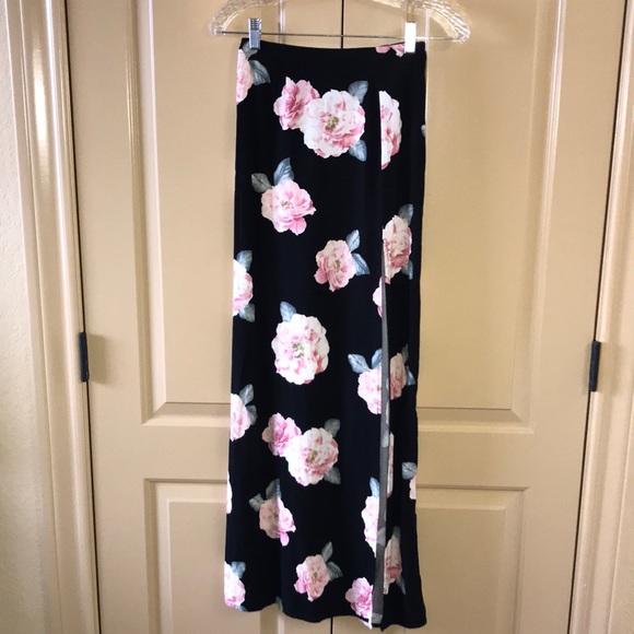Forever 21 Long Black Floral Thigh-High Slit Skirt - Picture 1 of 7